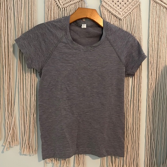 Lululemon Crop Tee - Picture 1 of 3